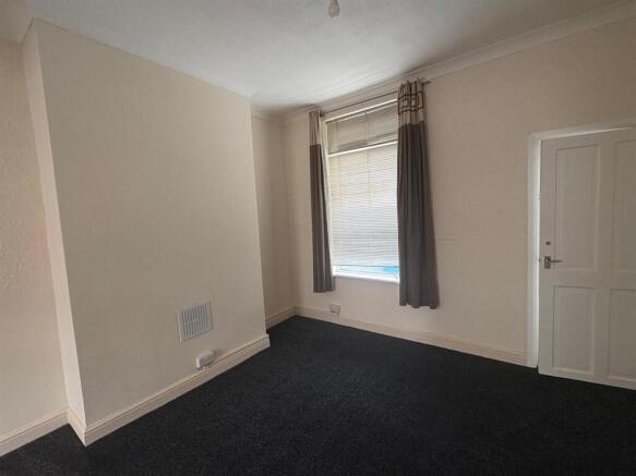 2 bed House to rent Image 11