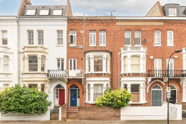 1 bedroom flat for sale in Waldemar Avenue, Bishops Park, SW6