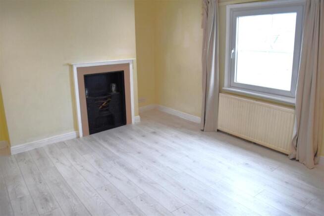 3 bed Flat for sale Image 7
