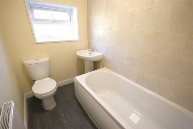 3 bed House to rent Image 8