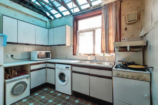 4 bed Semi-Detached for sale Image 7