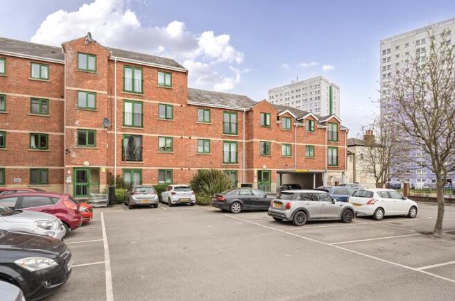 2 bed Flat for sale Image 10