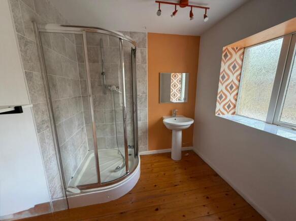 3 bed Apartment for sale Image 8