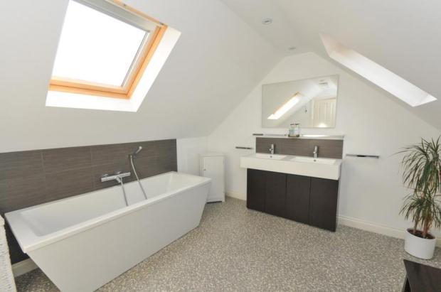 UPSTAIRS BATHROOM