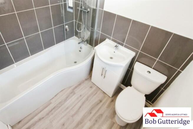 FIRST FLOOR BATHROOM