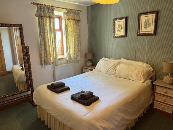 4 bed Cottage to rent Image 9