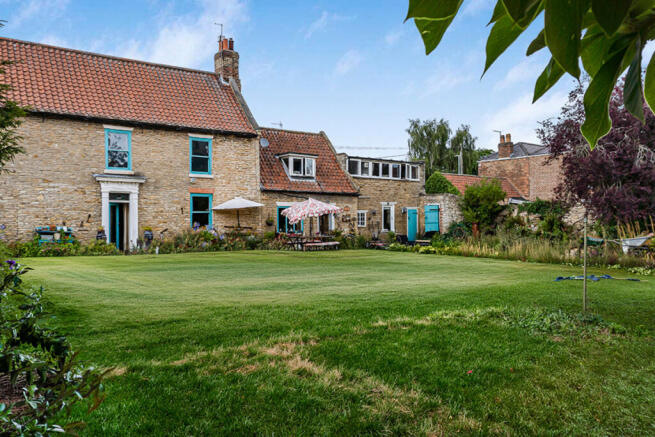 4 bed Detached for sale Image 9