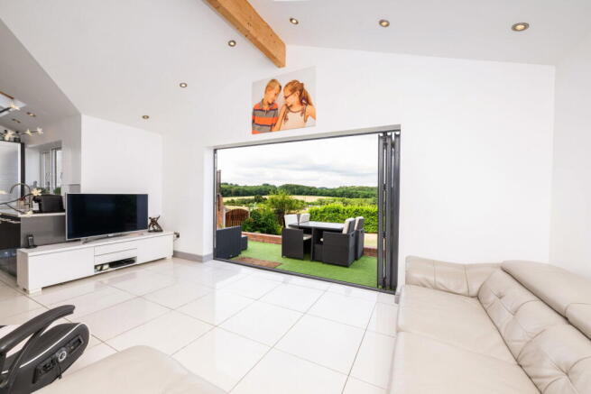 6 bed Detached for sale Image 6