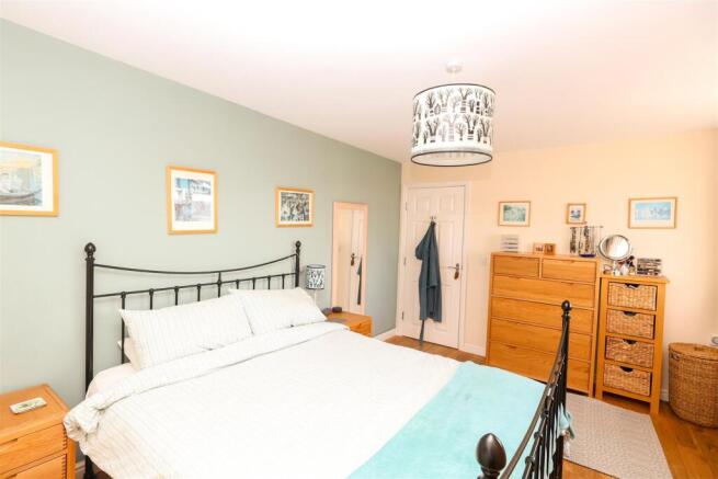 2 bed Semi-Detached for sale Image 11