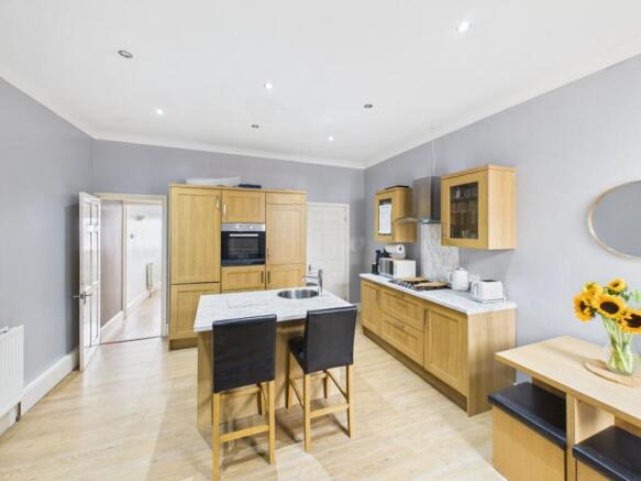 2 bed Terraced for sale Image 2