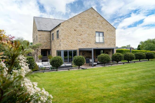 6 bed Detached for sale Image 6