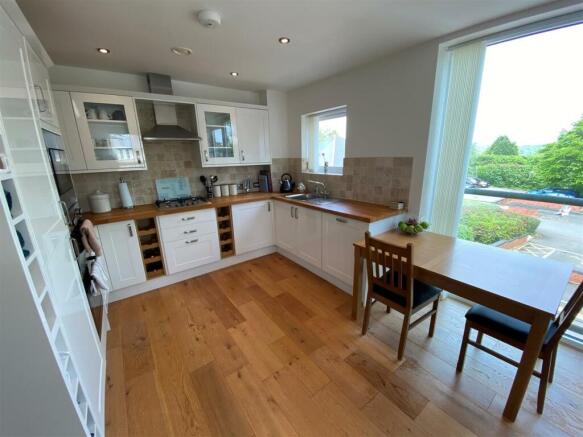 LIVING/KITCHEN/DINING ROOM