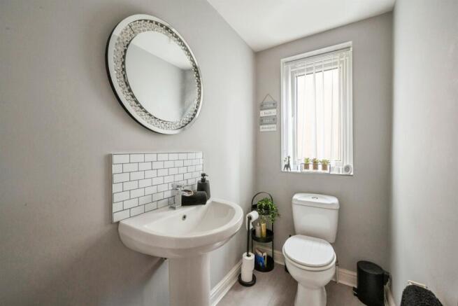 4 bed Detached for sale Image 9