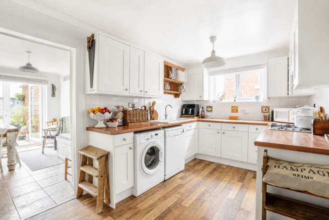 4 bed Semi-Detached for sale Image 4