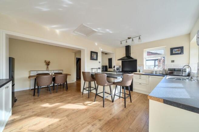 Kitchen / Dining Room