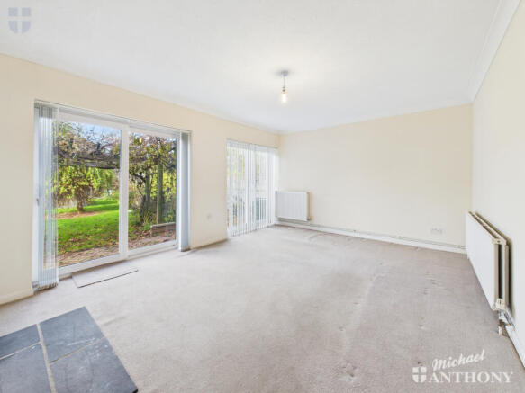 CAM03852G0-PR0480-STILL004