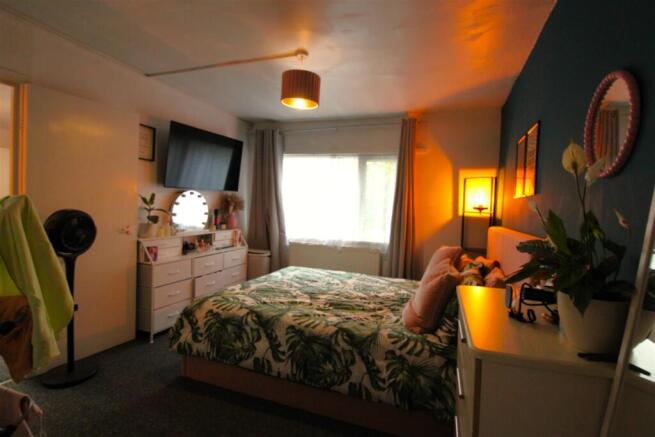 bedroom.JPG
