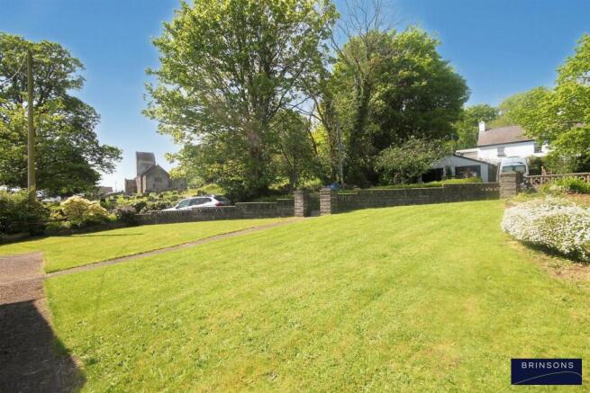 4. FRONT GARDEN.jpg
