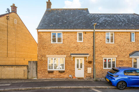 Saffron Crescent, Carterton