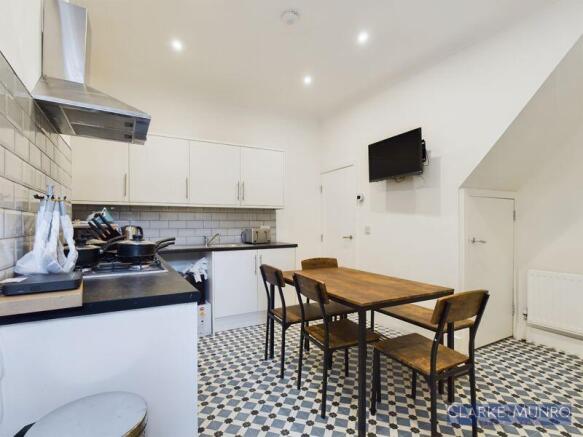 1 bed House of Multiple Occupation to rent Image 4