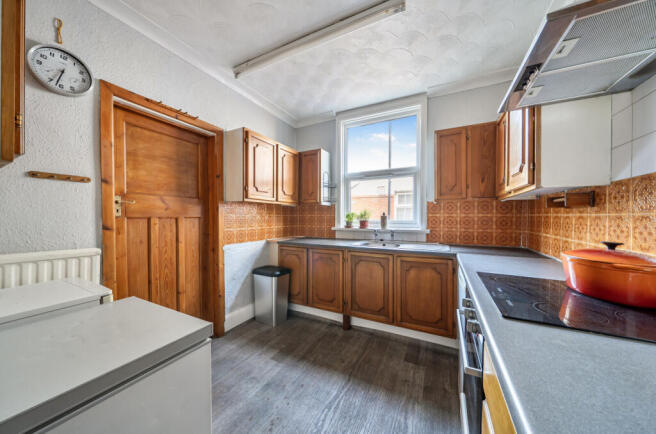 1439297-11-69d564...