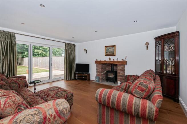 4 bed Detached for sale Image 4