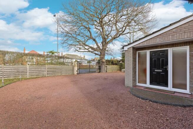 4 bed Detached for sale Image 6