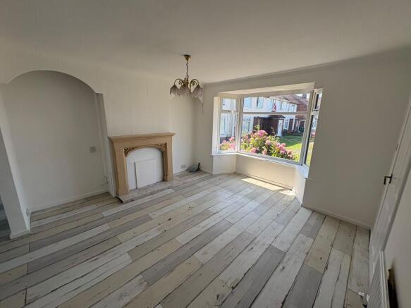 3 bed Semi-Detached to rent Image 5