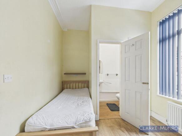 6 bed Town House to rent Image 11
