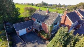 13, Summercourt Drive, Kingswinford DY6 9QL