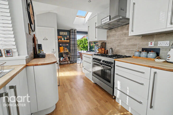 3 bed Semi-Detached for sale Image 3