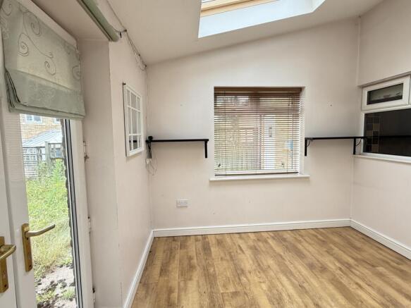 4 bed Detached for sale Image 11