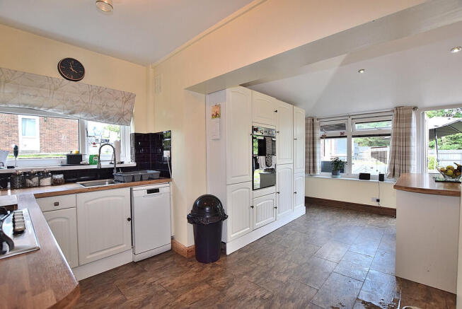 4 bed Detached for sale Image 6