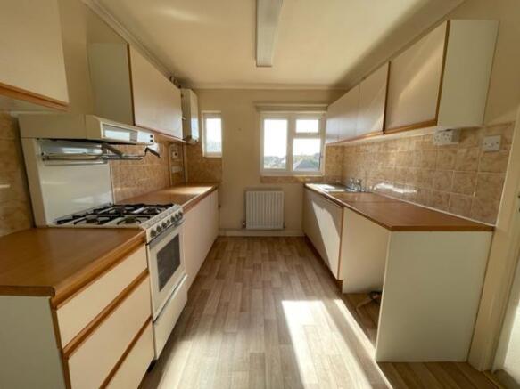 FITTED KITCHEN