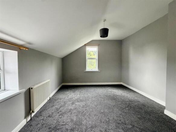4 bed Semi-Detached for sale Image 8