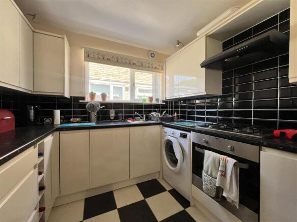 2 bed Semi-Detached Bungalow for sale Image 5