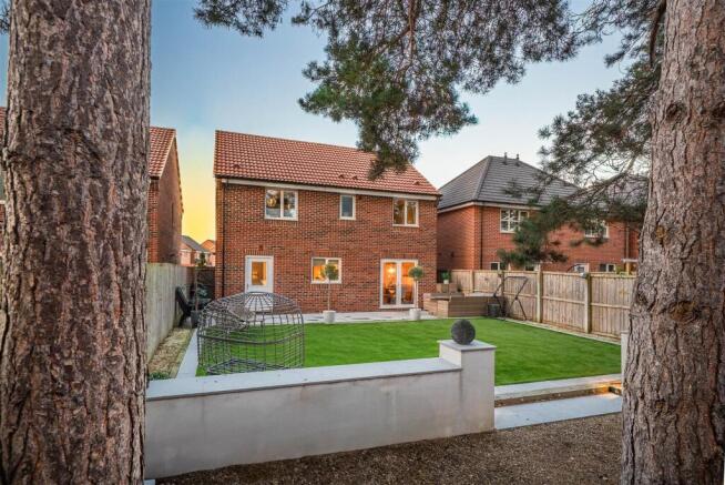 4 bed Detached for sale Image 11