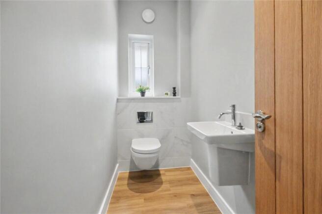 5 bed House for sale Image 10