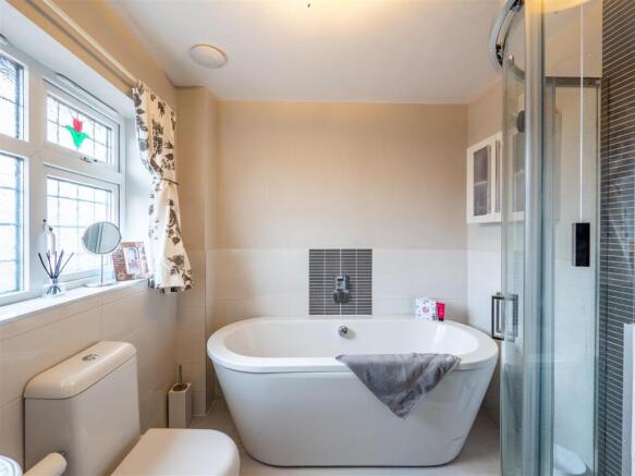 bathroom 1.jpg
