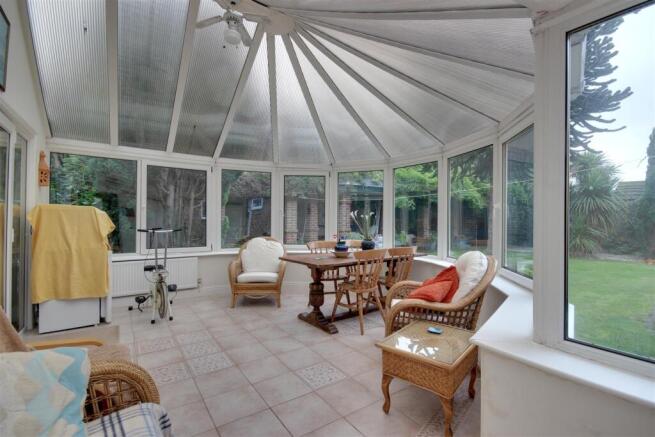 6 bed Detached for sale Image 7