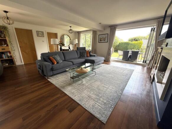 Alderbrook Close, Rolleston-On-Dove, Burton-On-Trent photo 4