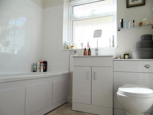Bathroom.JPG