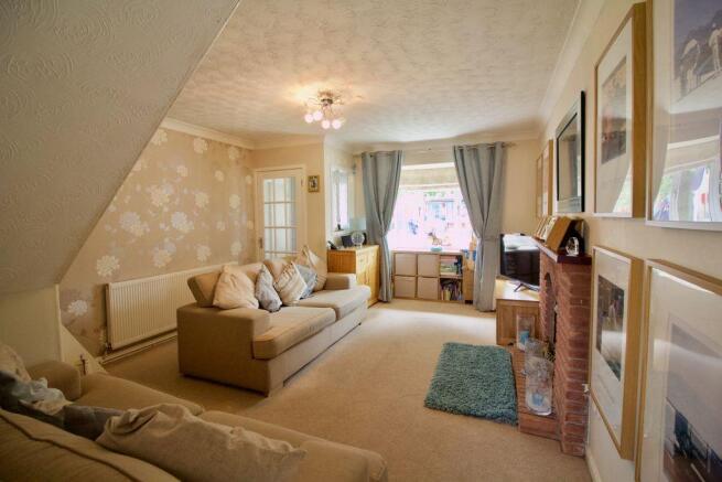 Living room - angle 2
