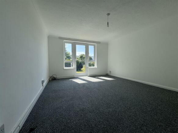 LOUNGE DINING ROOM