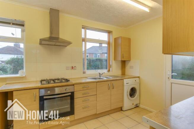 KITCHEN / DINER:
