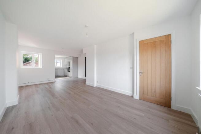 3 bed Semi-Detached for sale Image 6