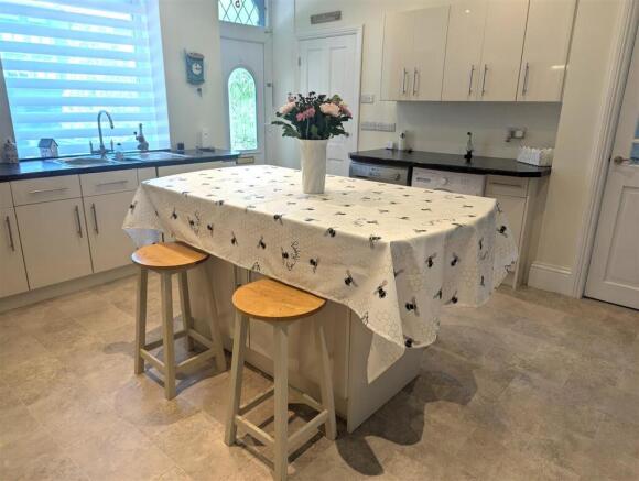Kitchen 3 .jpg