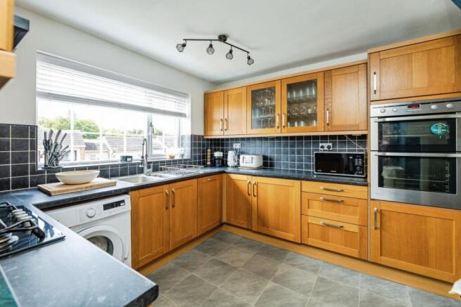 3 bed Detached for sale Image 7