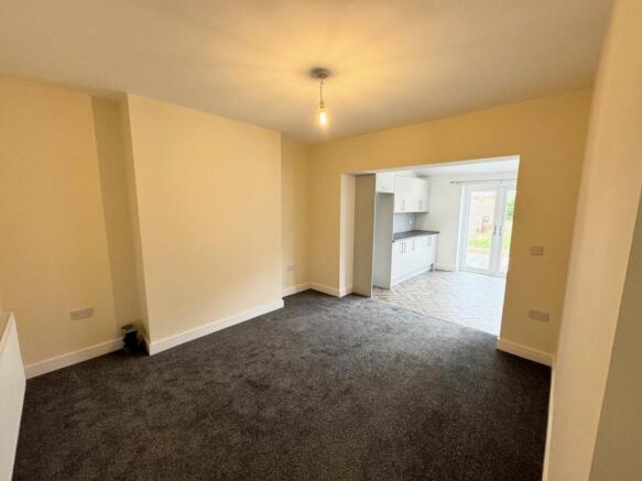 3 bed Semi-Detached to rent Image 6