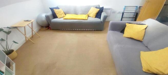 Lounge- pic1.jpg